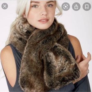Stella and Dot reversible ‘Chantal’ faux fur crossover scarf